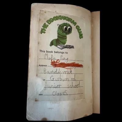 Inside pages of The Wind in the Willows book